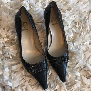 Super cute heels barely worn!